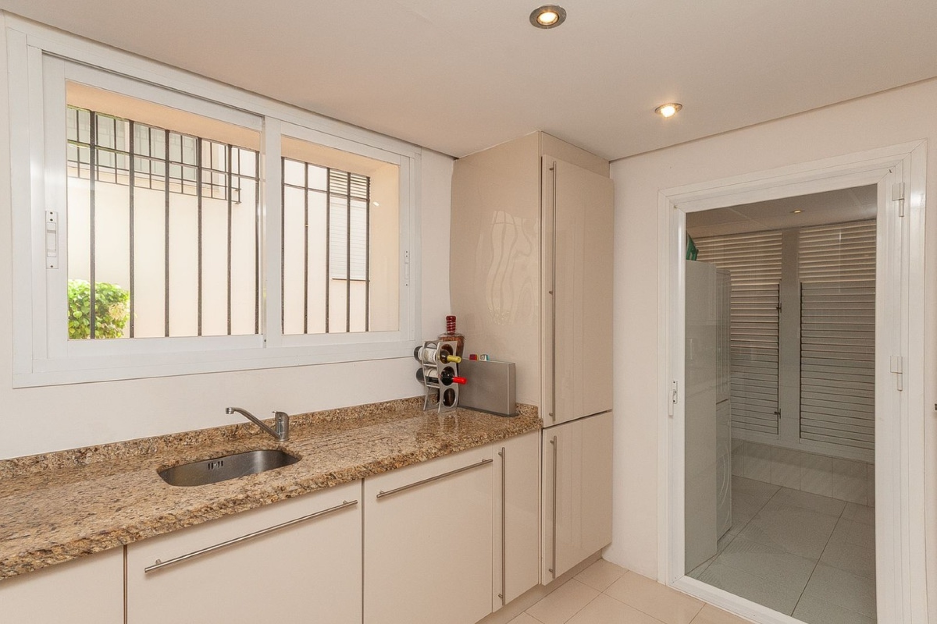 Resale - apartment - Marbella - Elviria