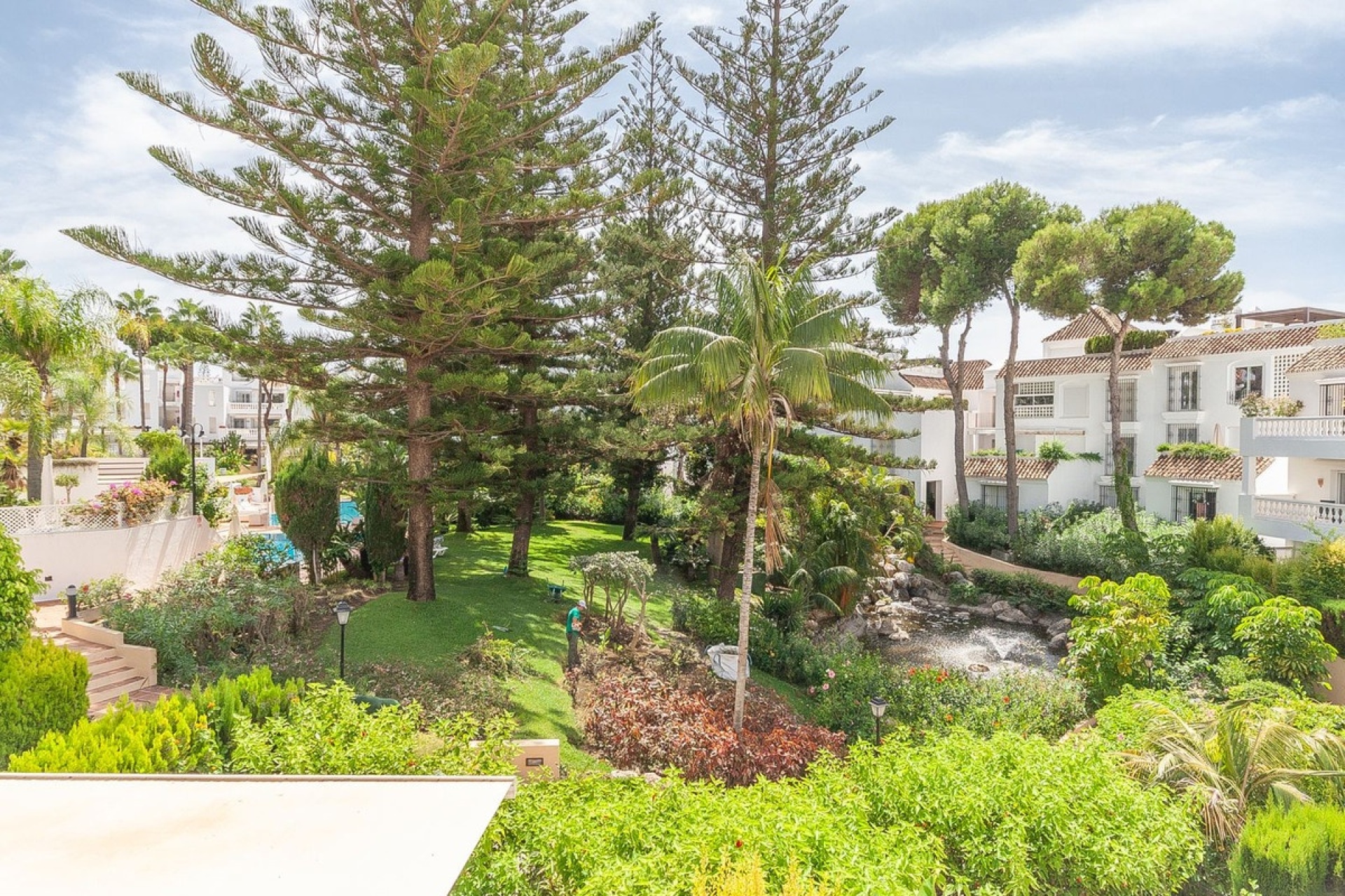 Resale - apartment - Marbella - Elviria