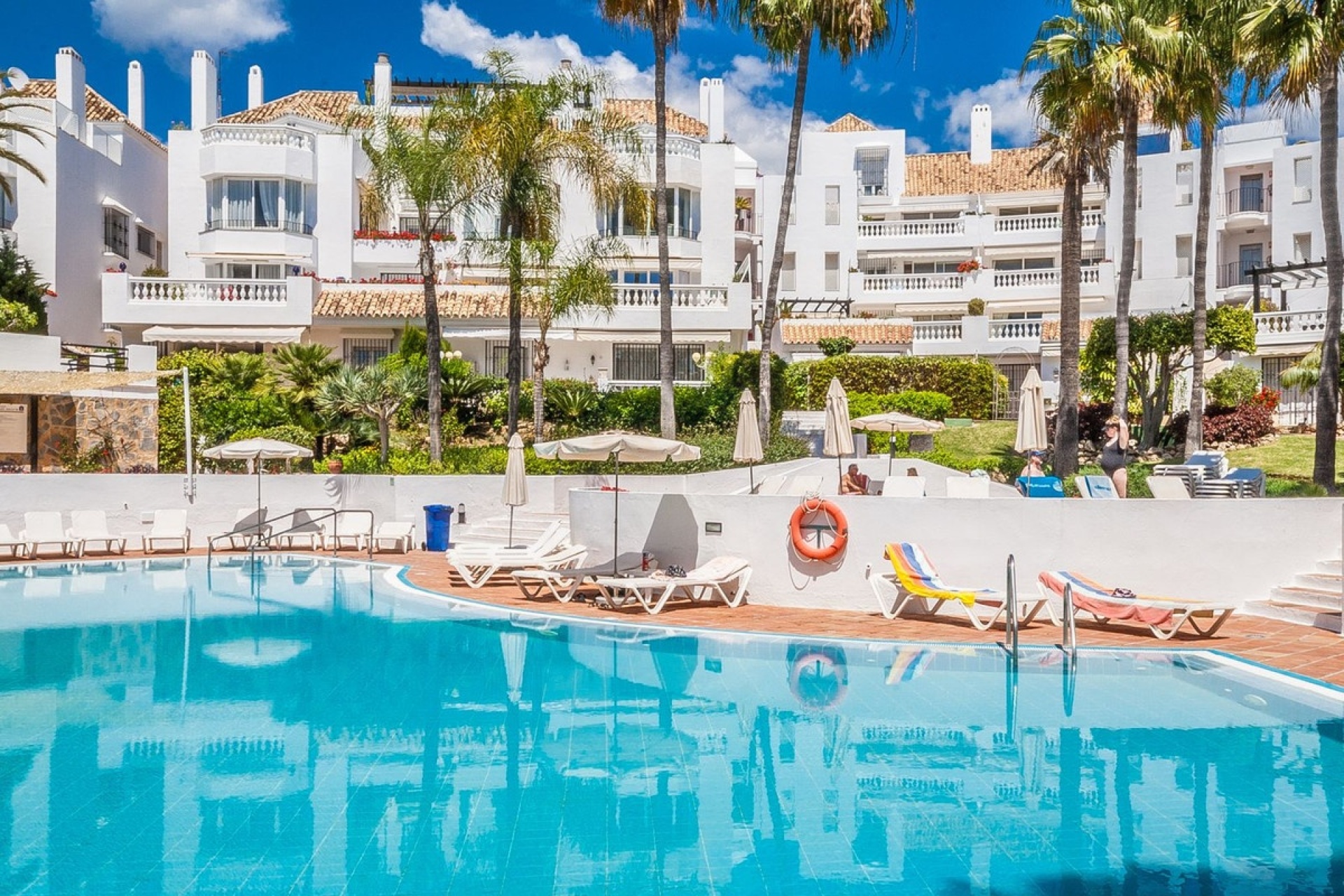 Resale - apartment - Marbella - Elviria