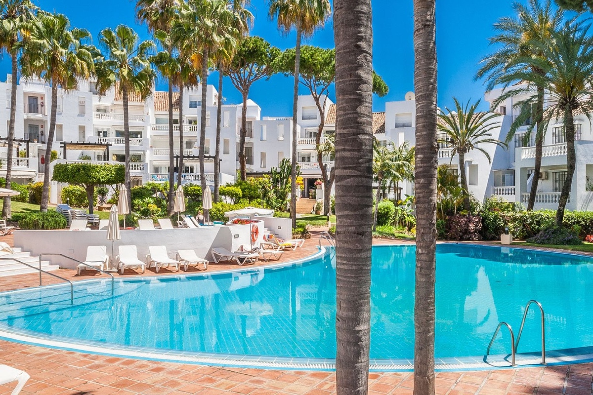 Resale - apartment - Marbella - Elviria