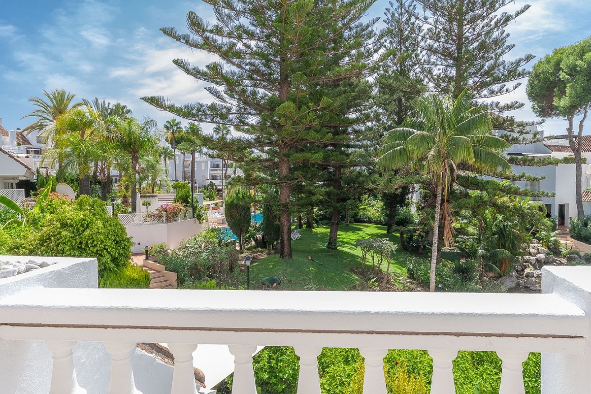 Resale - apartment - Marbella - Elviria