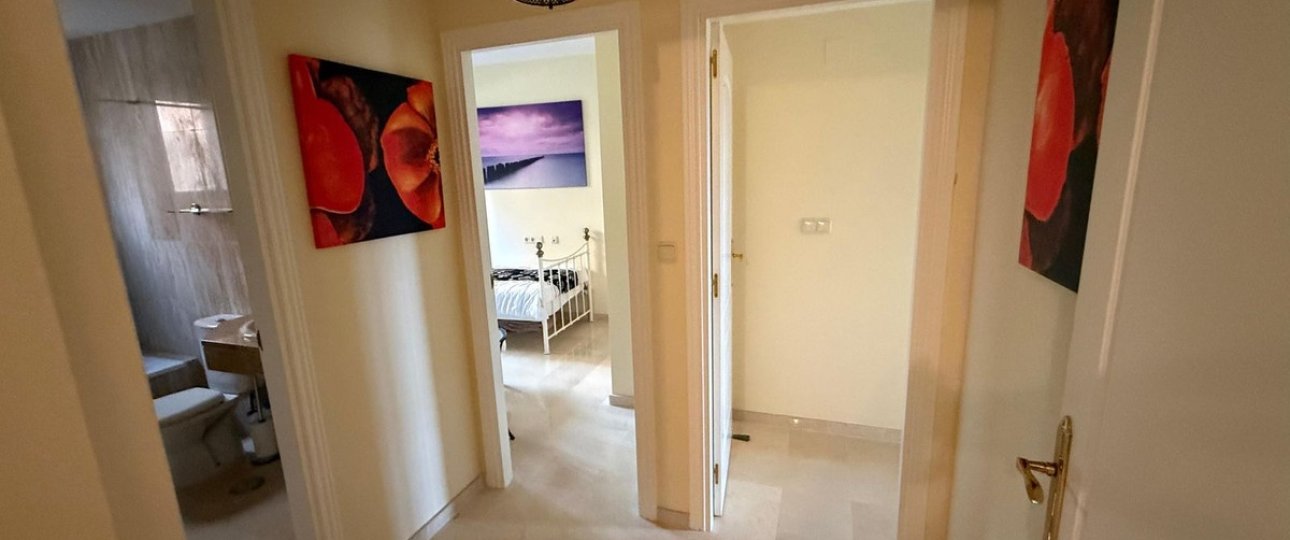 Resale - apartment - Marbella - Elviria