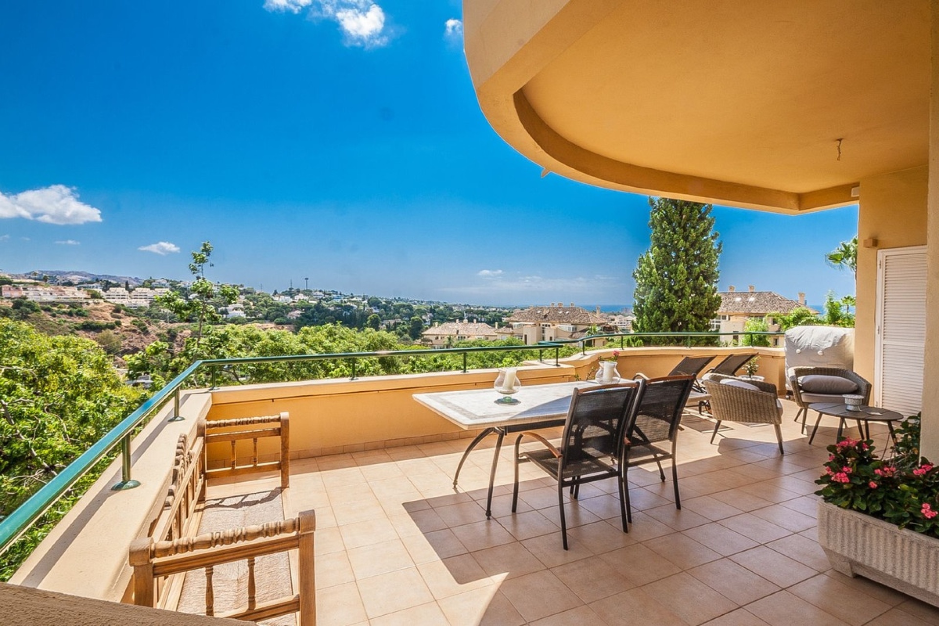 Resale - apartment - Marbella - Elviria