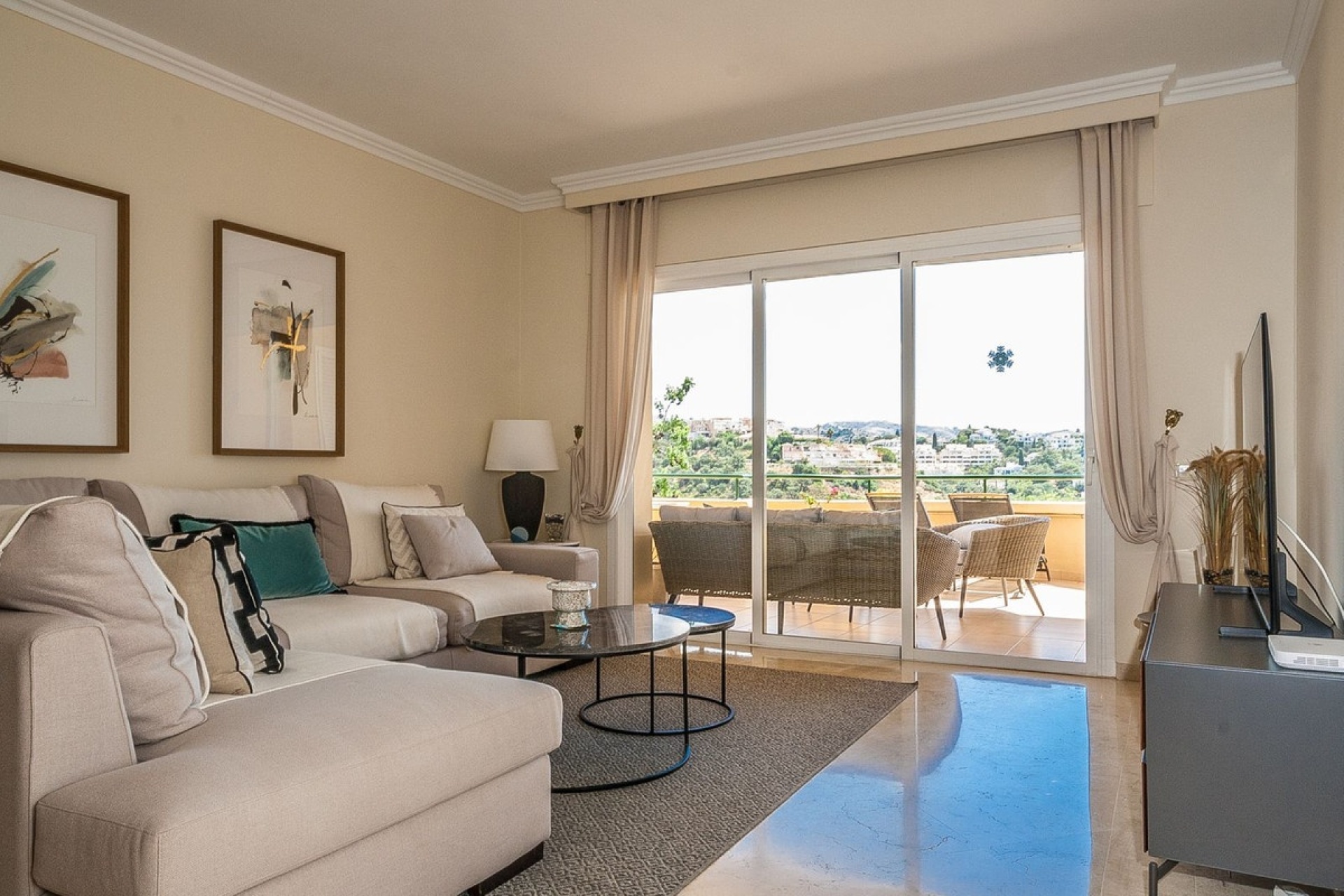 Resale - apartment - Marbella - Elviria