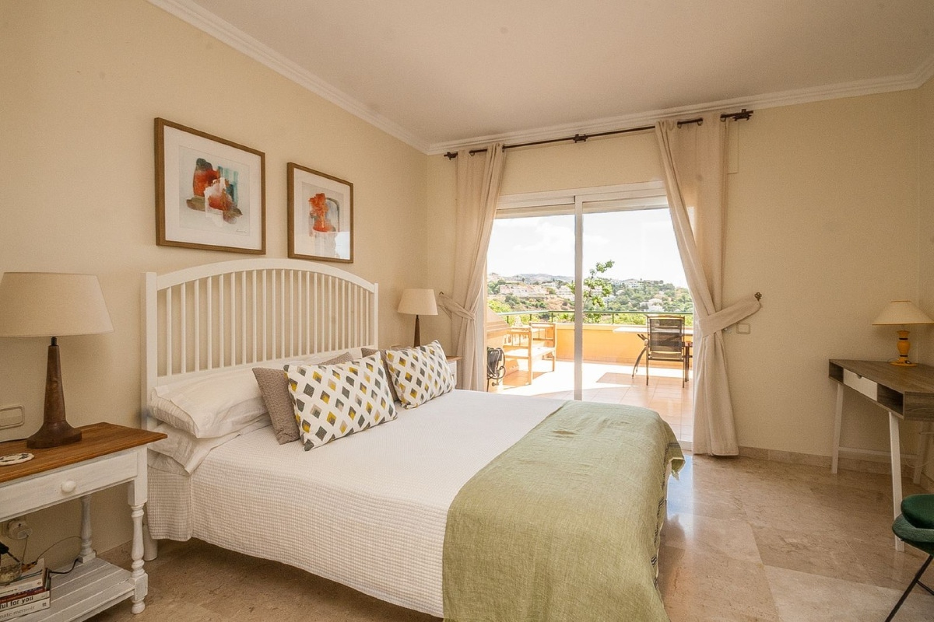 Resale - apartment - Marbella - Elviria