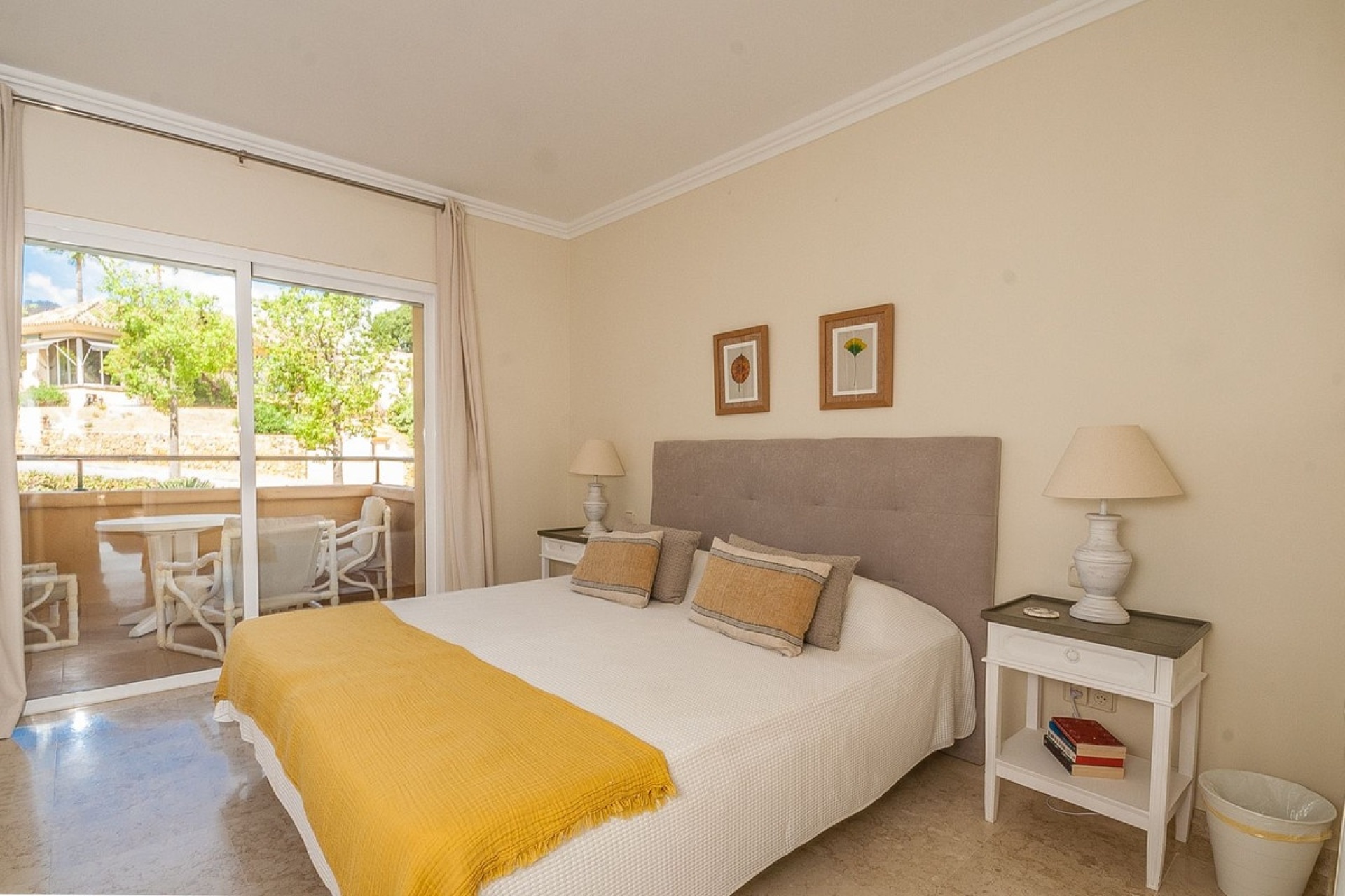 Resale - apartment - Marbella - Elviria