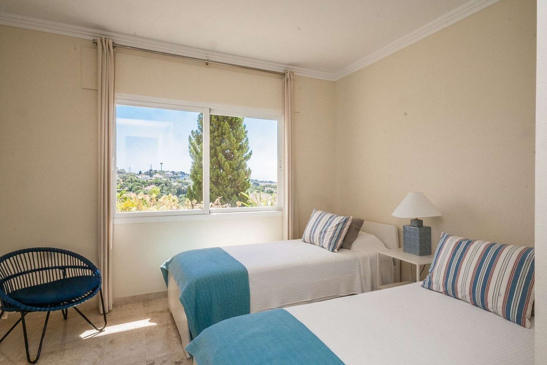 Resale - apartment - Marbella - Elviria