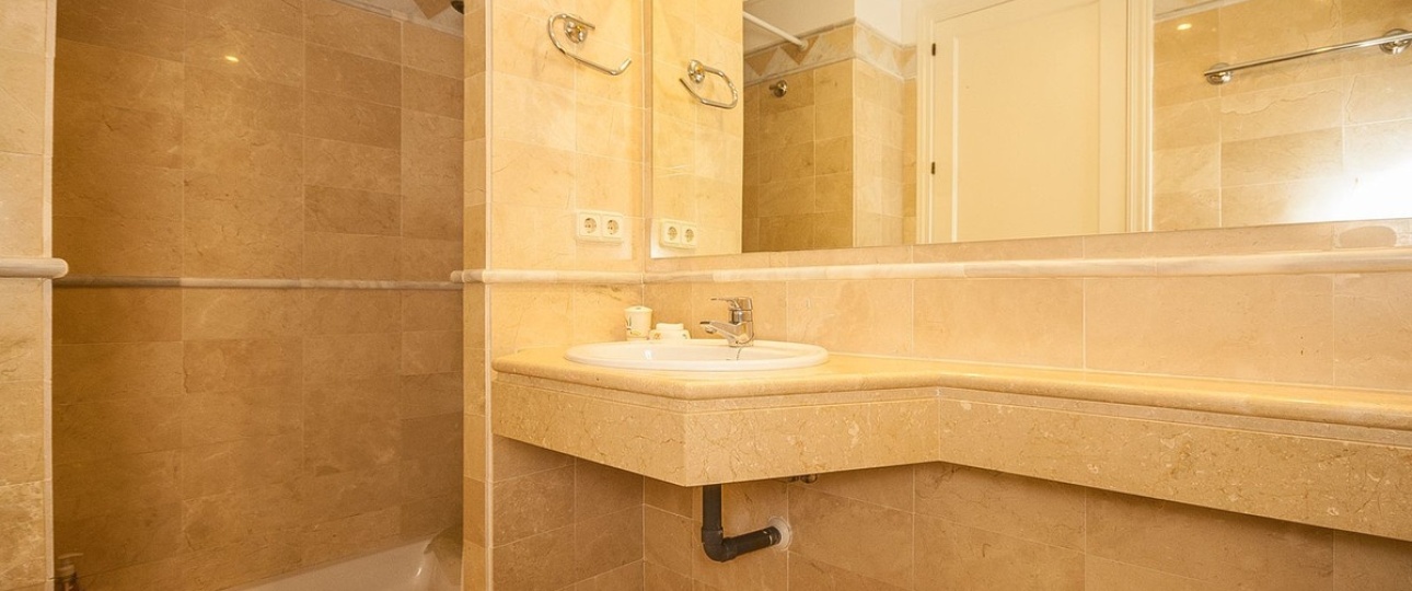 Resale - apartment - Marbella - Elviria