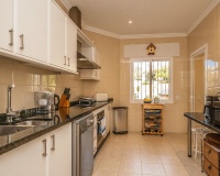 Resale - apartment - Marbella - Elviria