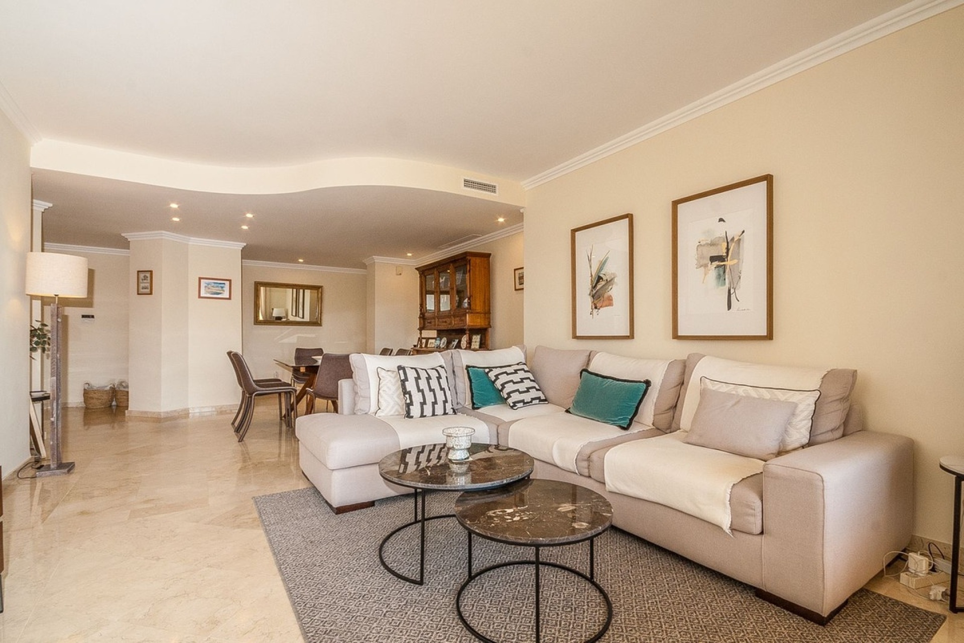 Resale - apartment - Marbella - Elviria