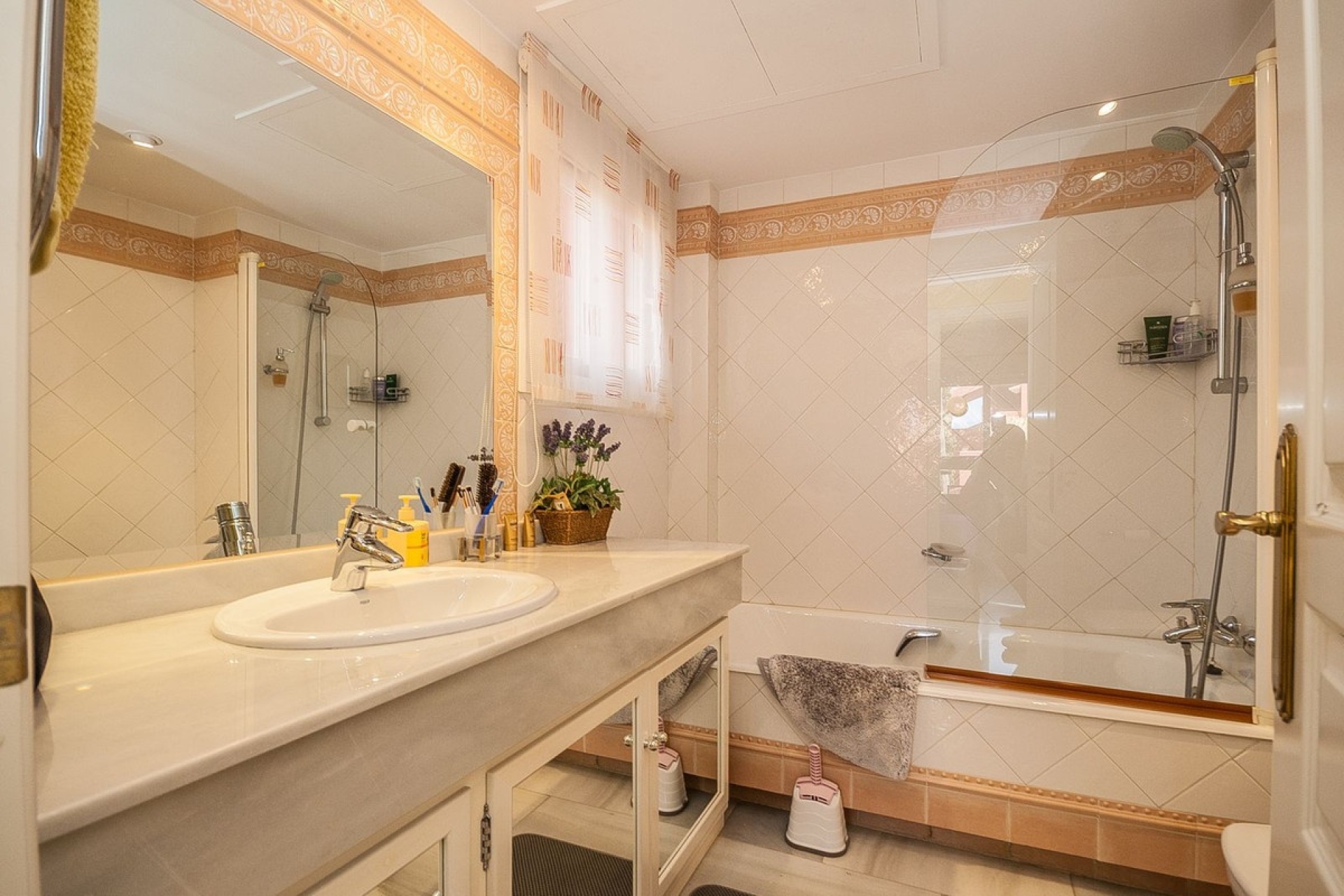 Resale - apartment - Marbella - Elviria