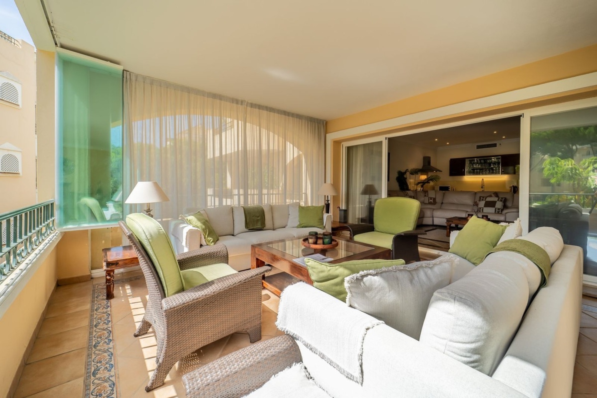 Resale - apartment - Marbella - Elviria