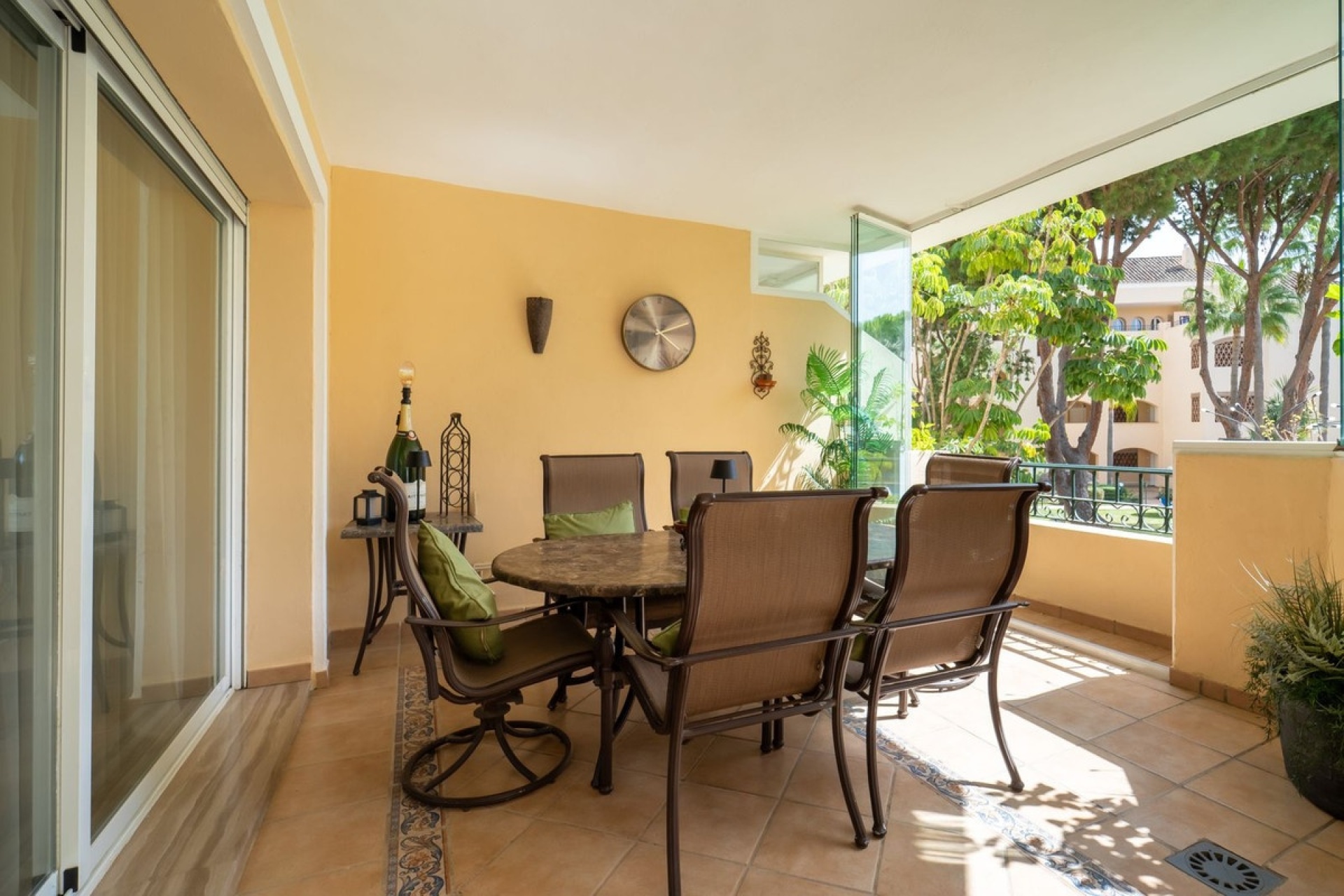 Resale - apartment - Marbella - Elviria