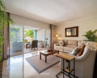 Resale - apartment - Marbella - Elviria