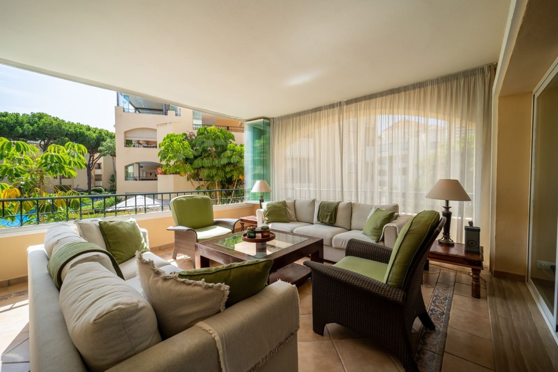 Resale - apartment - Marbella - Elviria
