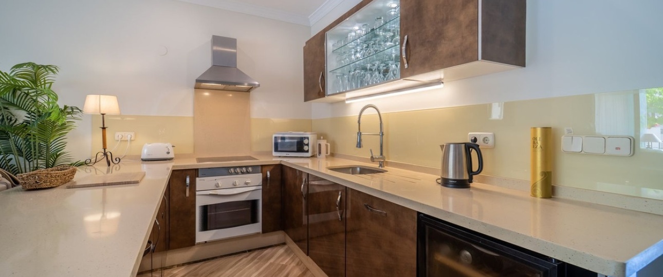 Resale - apartment - Marbella - Elviria