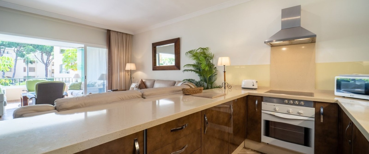 Resale - apartment - Marbella - Elviria