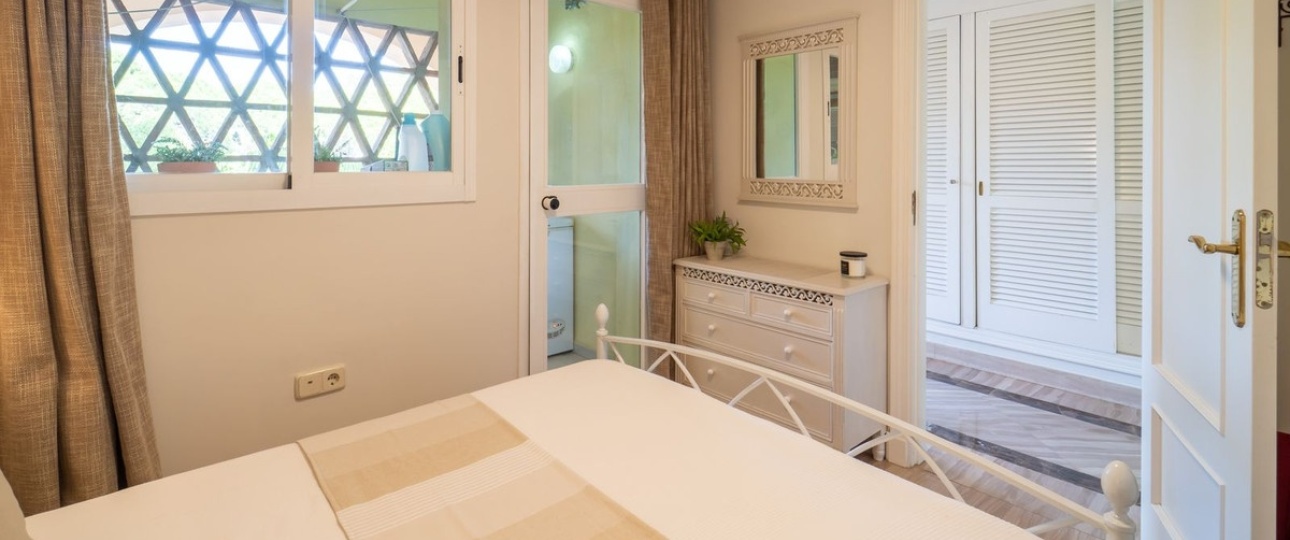 Resale - apartment - Marbella - Elviria