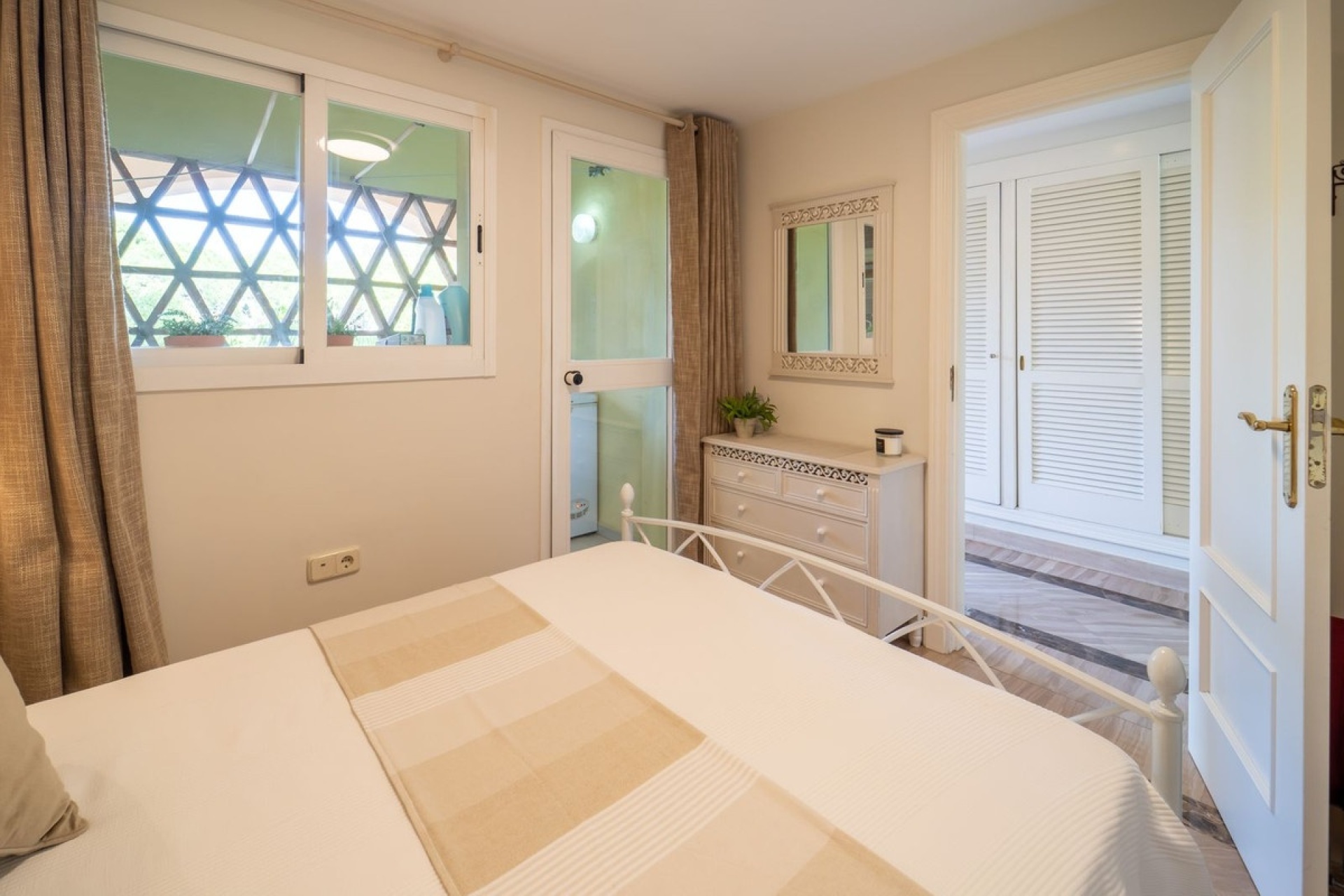 Resale - apartment - Marbella - Elviria