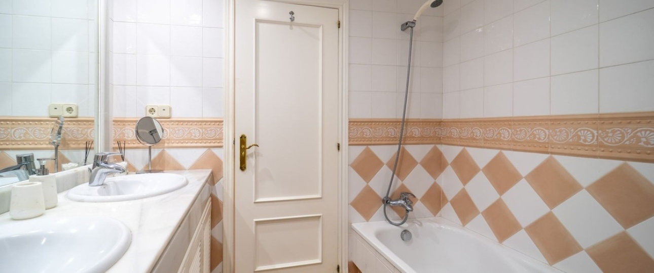 Resale - apartment - Marbella - Elviria