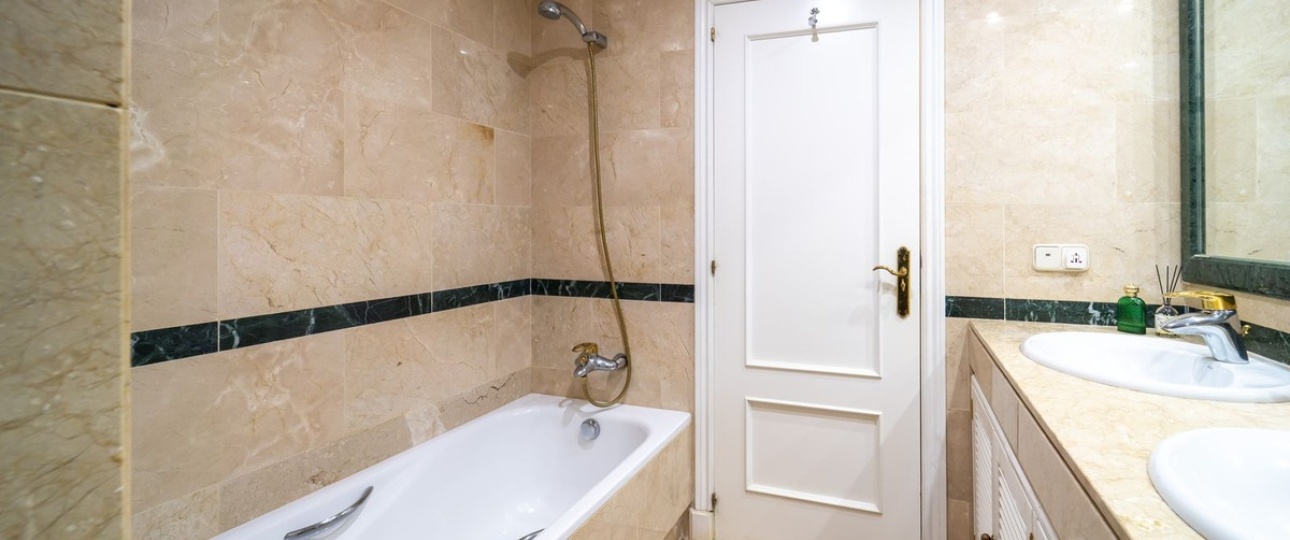 Resale - apartment - Marbella - Elviria