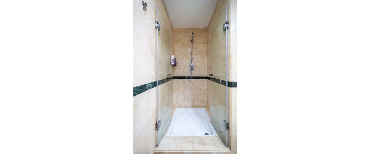 Resale - apartment - Marbella - Elviria