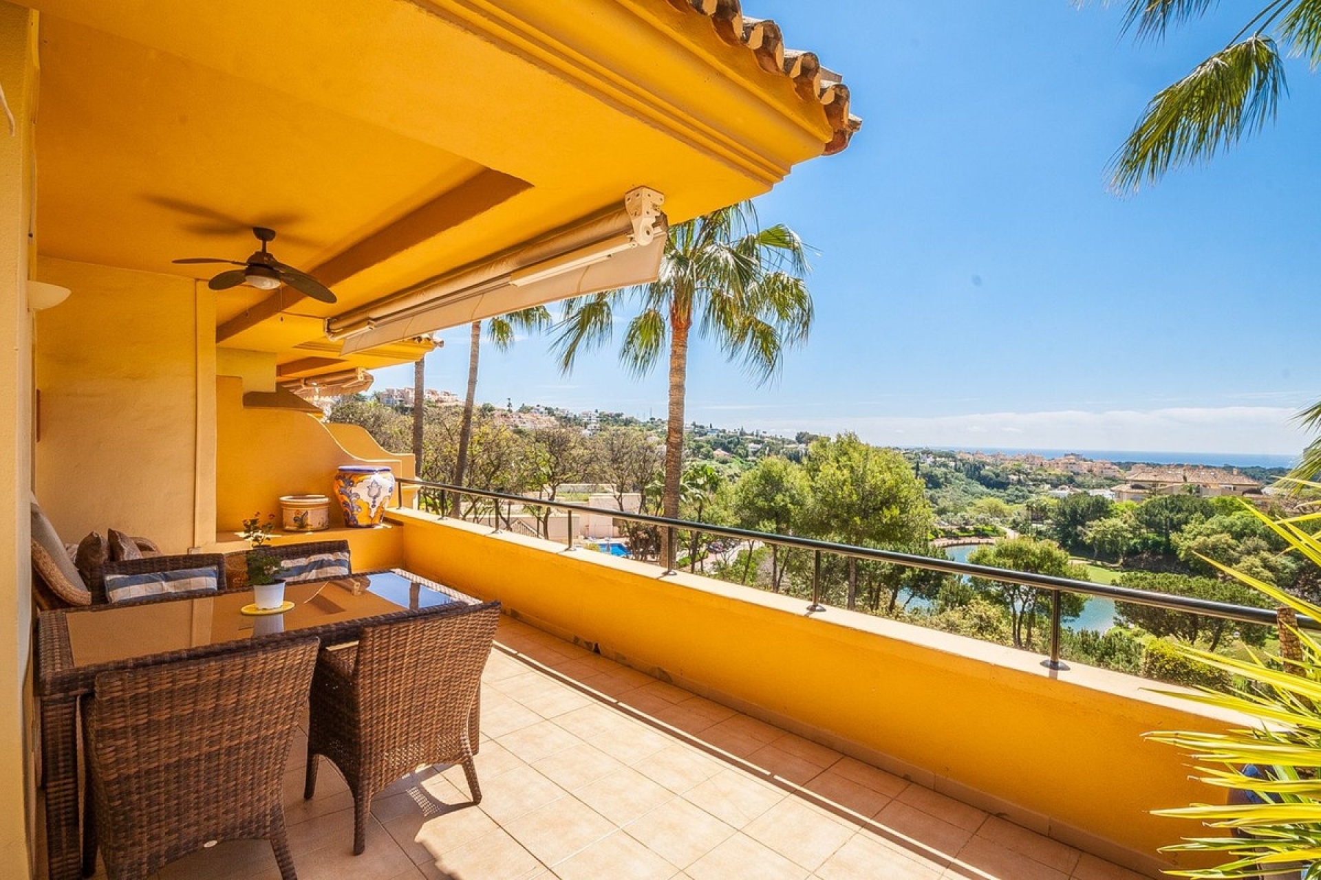 Resale - apartment - Marbella - Elviria