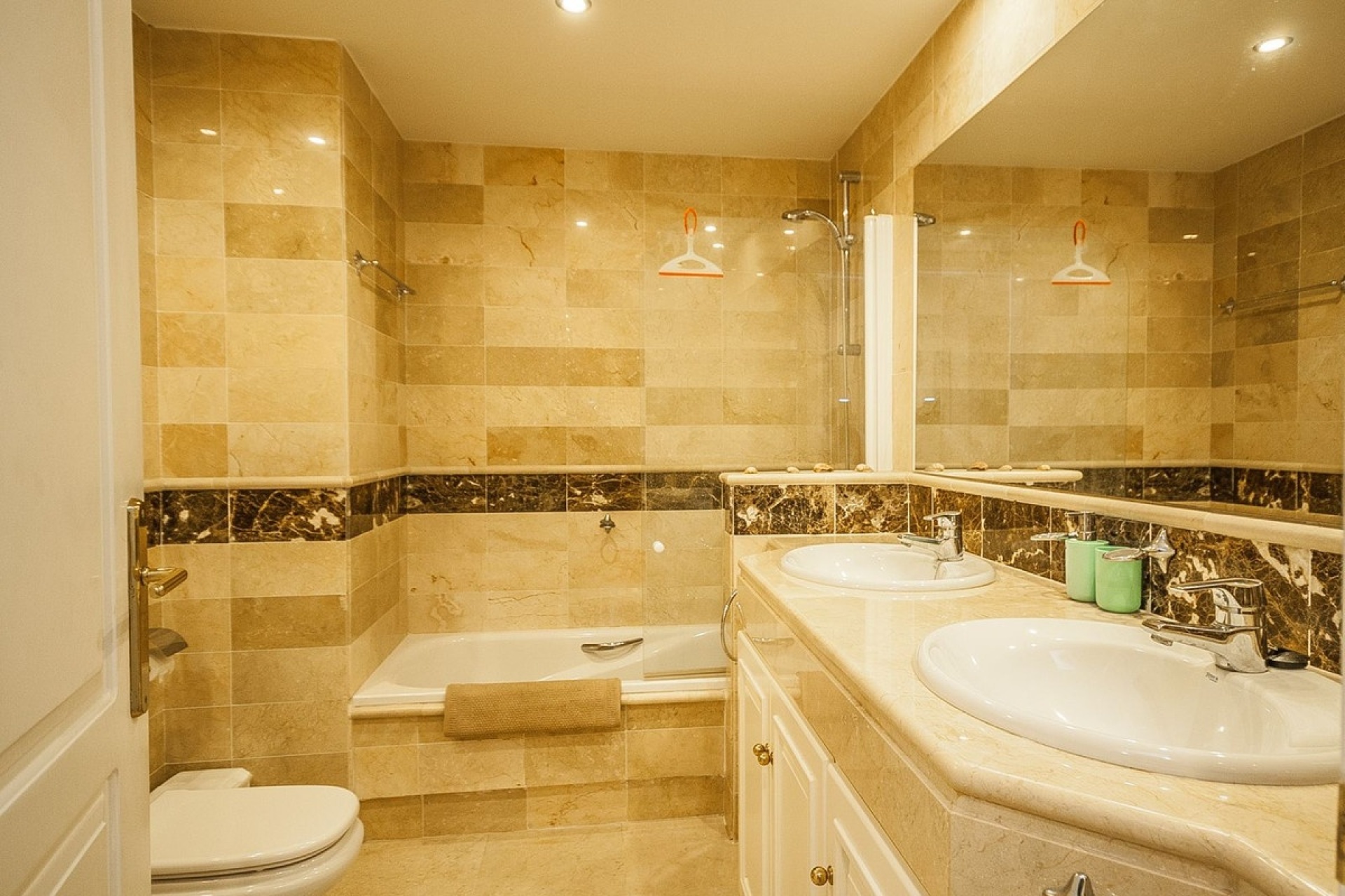 Resale - apartment - Marbella - Elviria