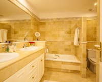 Resale - apartment - Marbella - Elviria