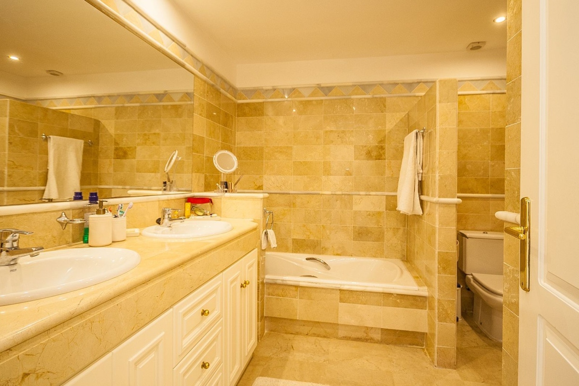 Resale - apartment - Marbella - Elviria