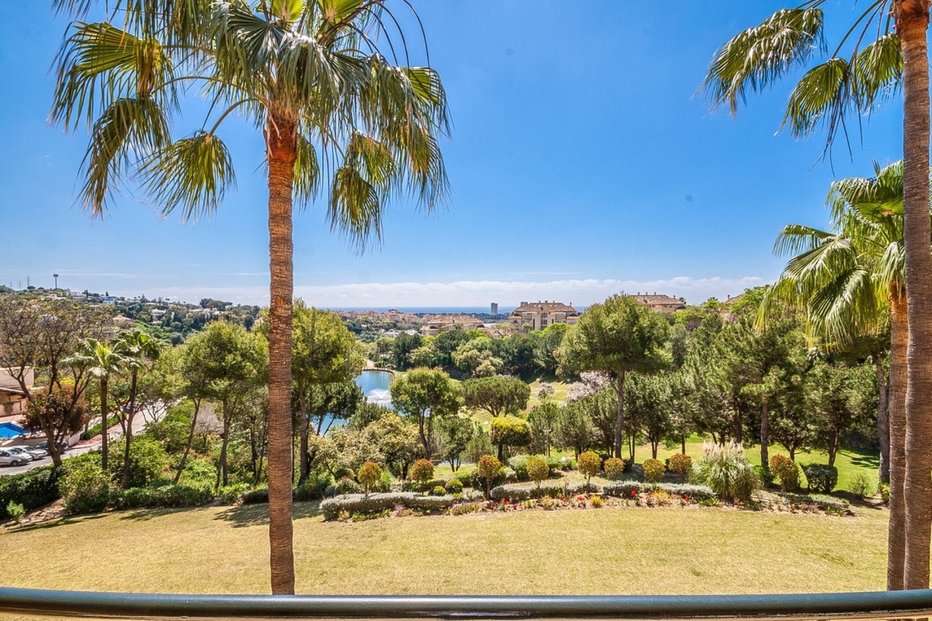 Resale - apartment - Marbella - Elviria