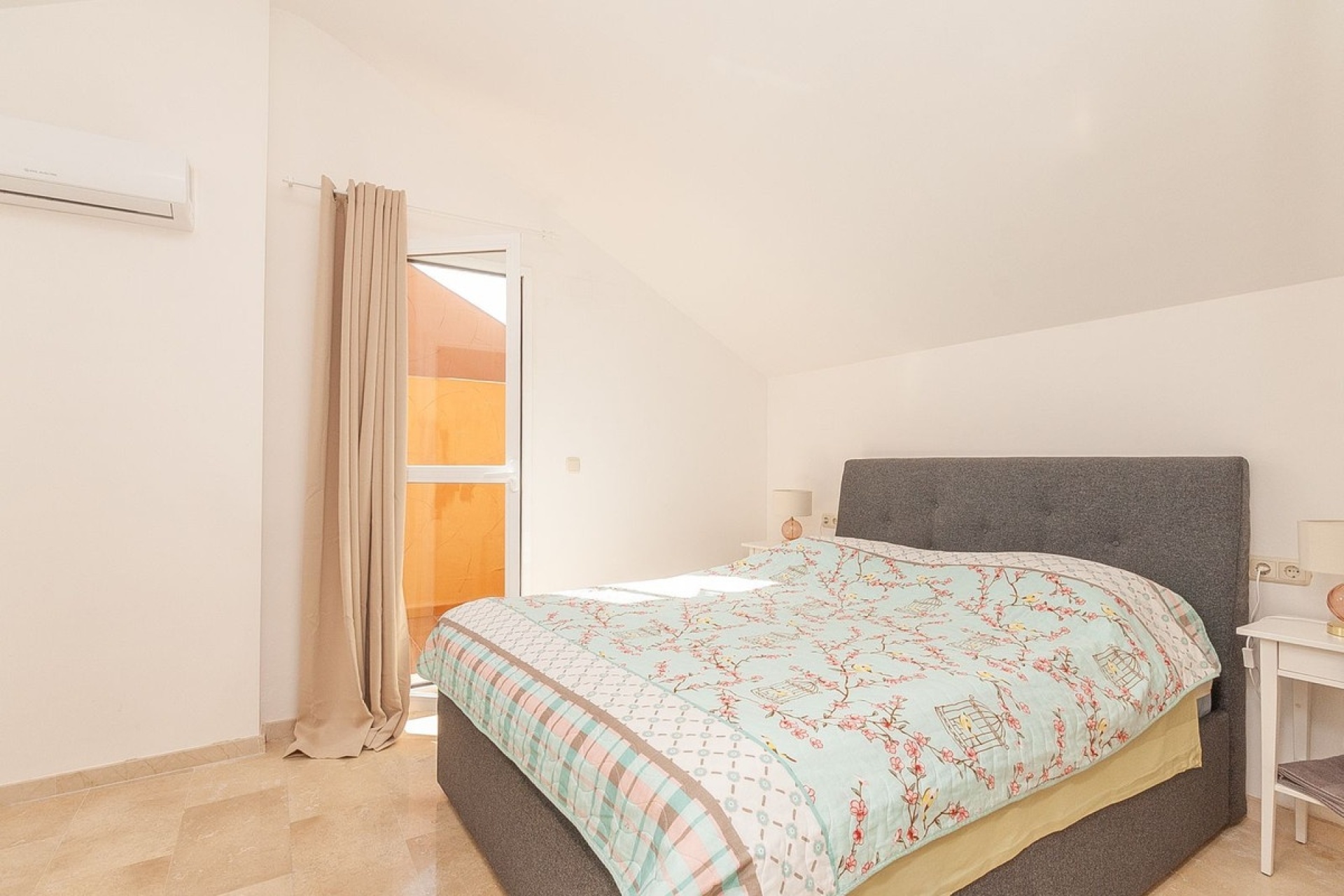 Resale - apartment - Marbella - Elviria