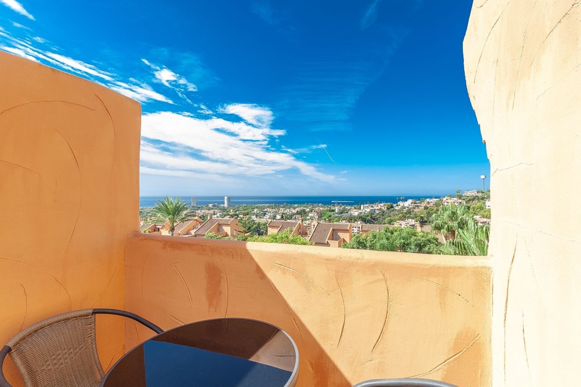 Resale - apartment - Marbella - Elviria