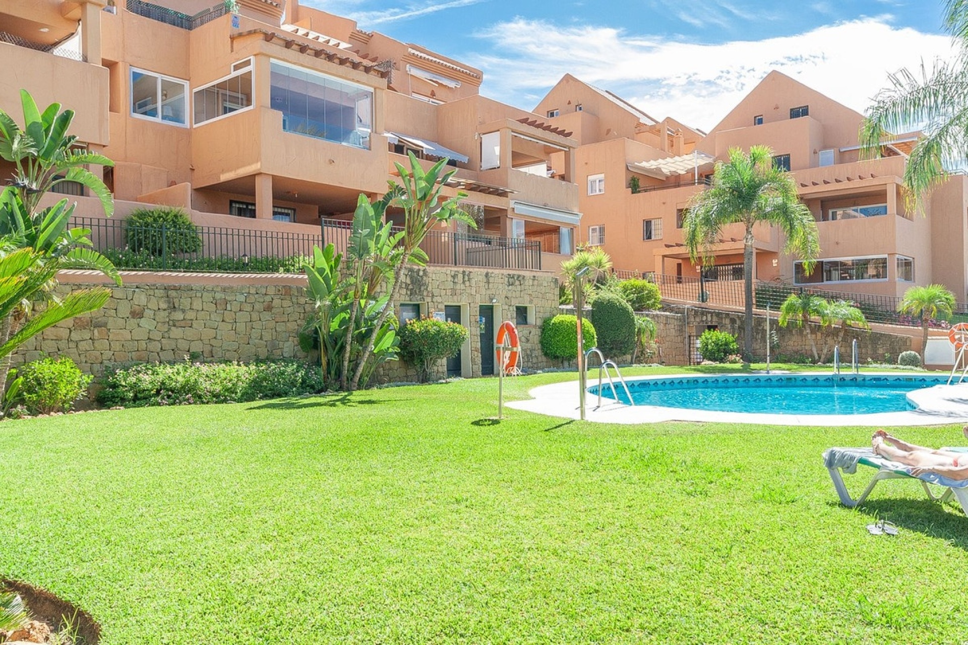 Resale - apartment - Marbella - Elviria