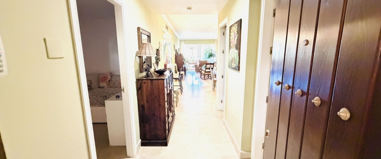 Resale - apartment - Marbella - Elviria