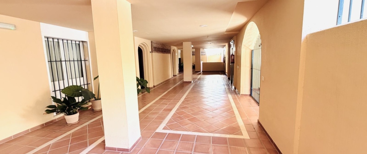Resale - apartment - Marbella - Elviria