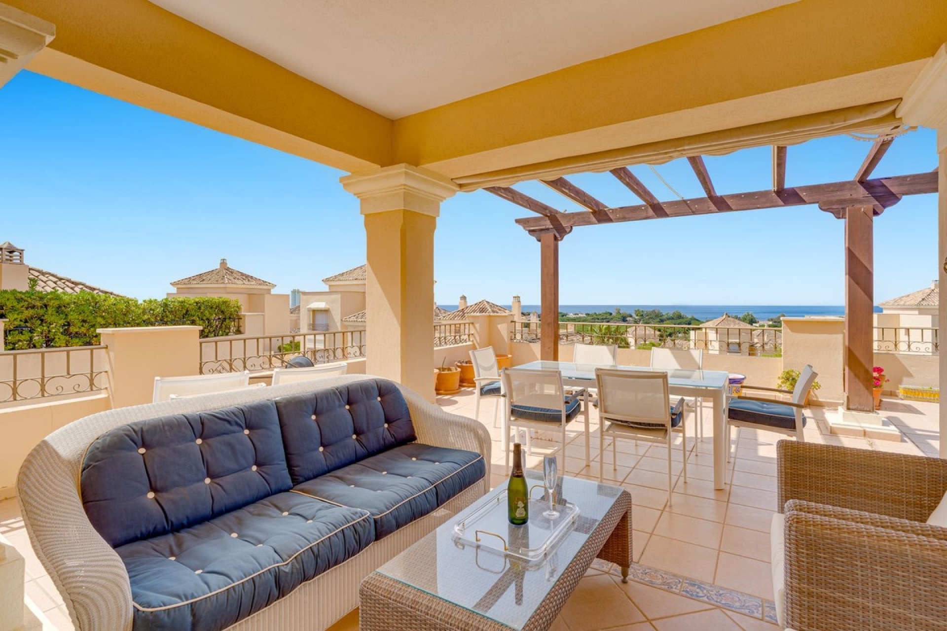 Resale - apartment - Marbella - Elviria