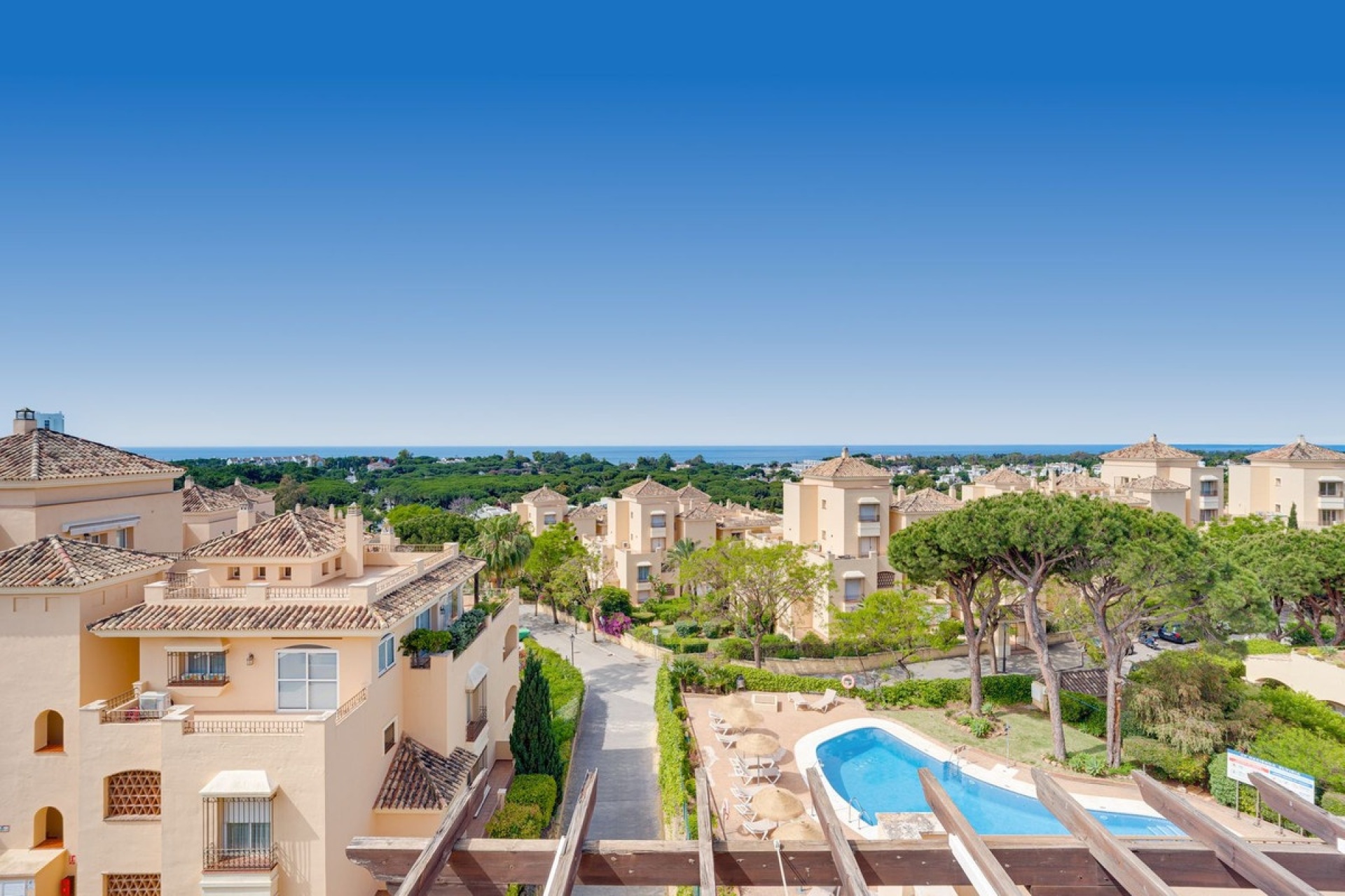 Resale - apartment - Marbella - Elviria