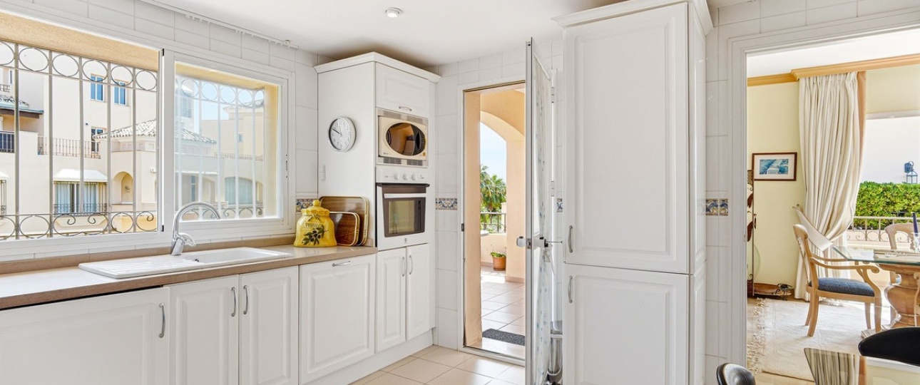 Resale - apartment - Marbella - Elviria