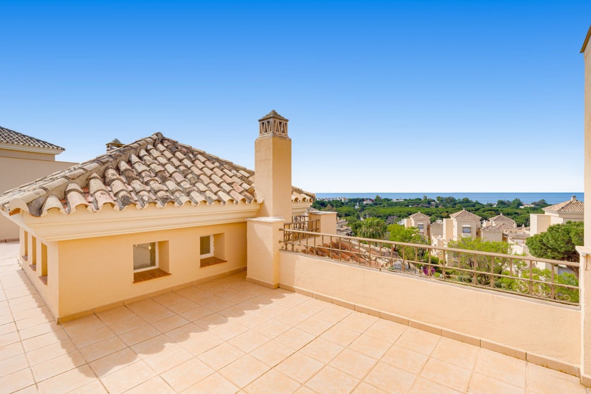Resale - apartment - Marbella - Elviria