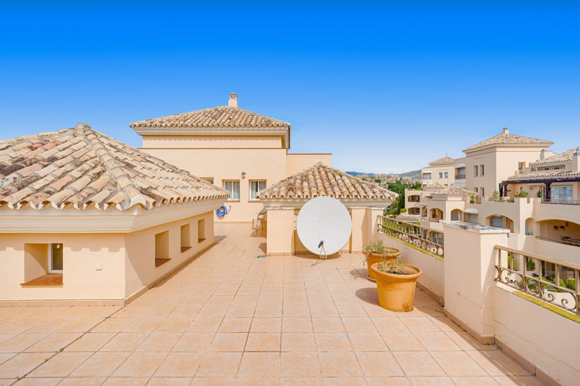 Resale - apartment - Marbella - Elviria