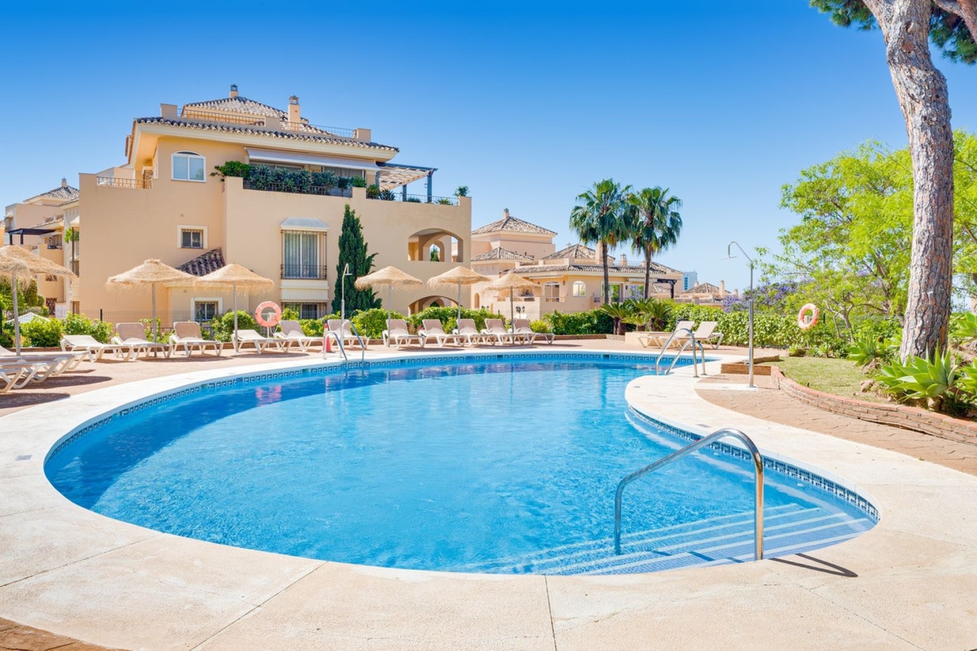 Resale - apartment - Marbella - Elviria