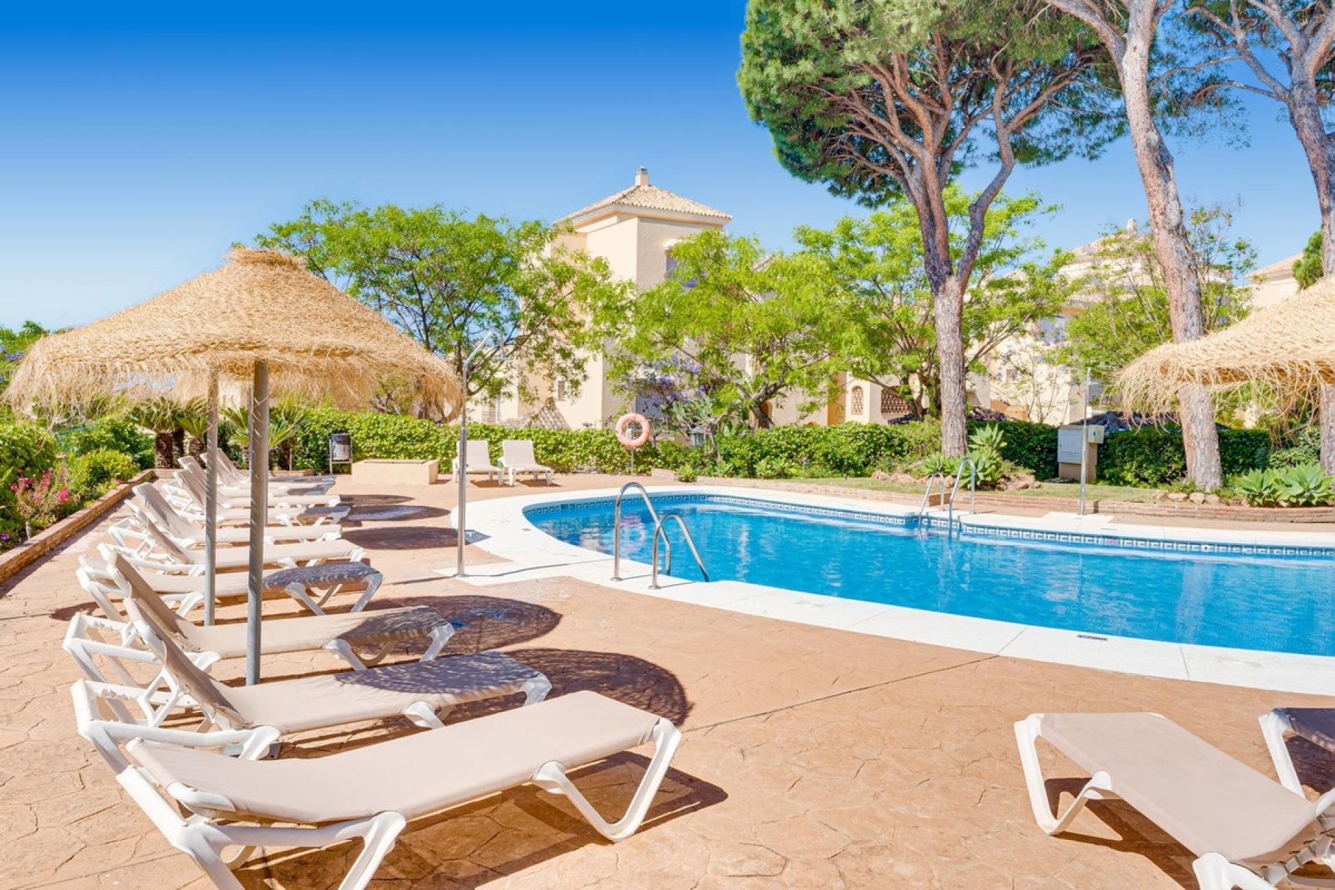 Resale - apartment - Marbella - Elviria
