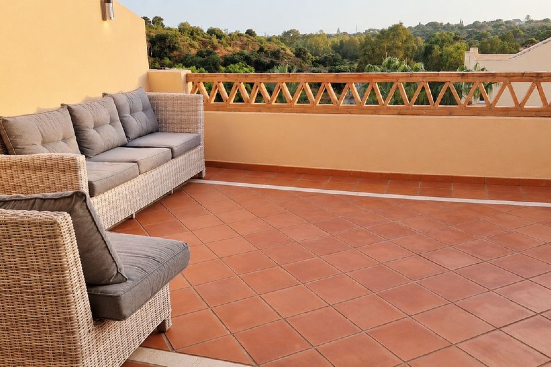Resale - apartment - Marbella - Elviria