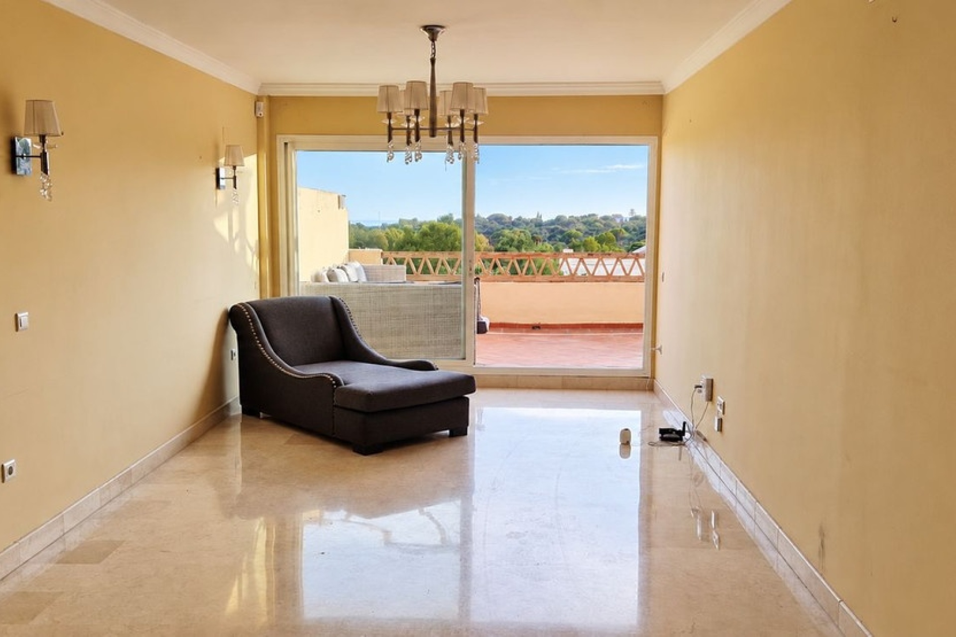 Resale - apartment - Marbella - Elviria