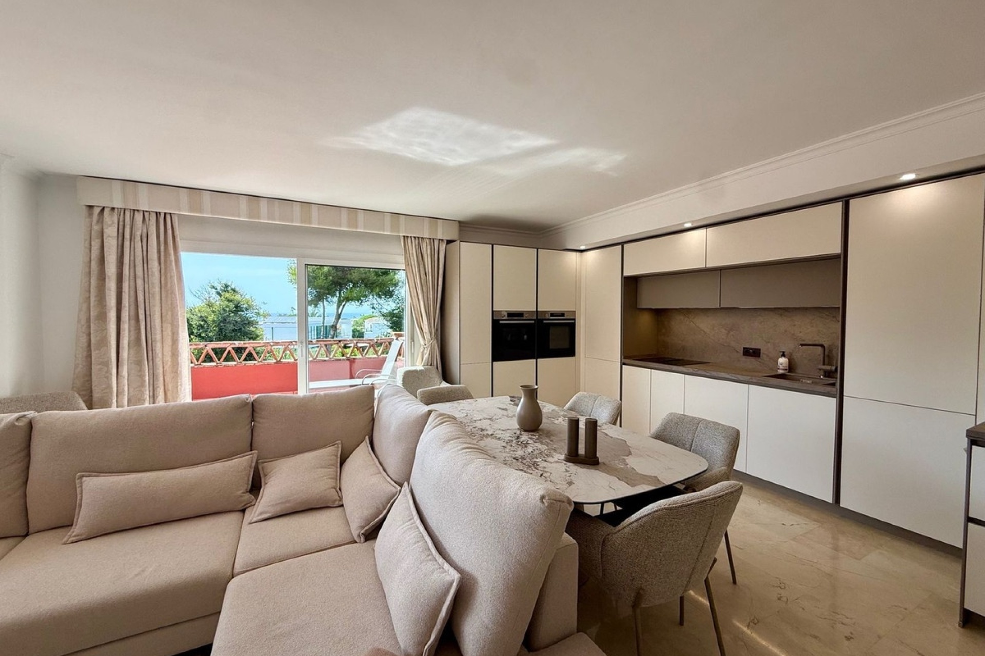 Resale - apartment - Marbella - Elviria