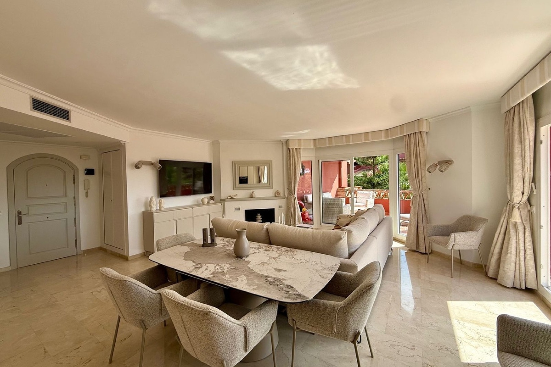 Resale - apartment - Marbella - Elviria