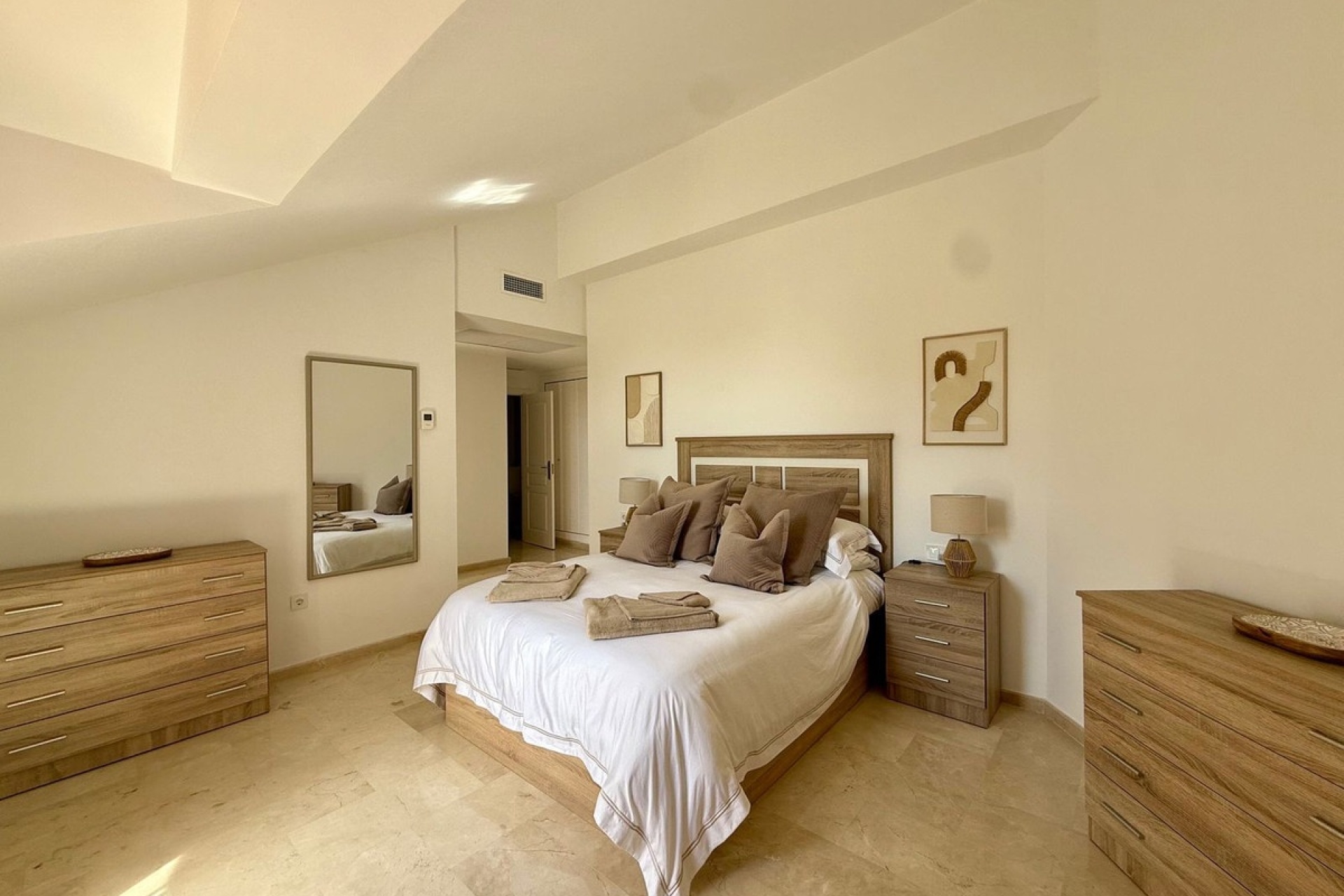 Resale - apartment - Marbella - Elviria