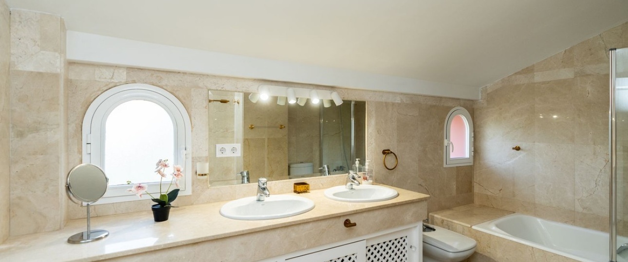 Resale - apartment - Marbella - Elviria