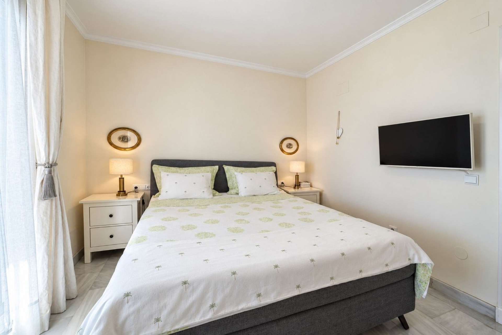 Resale - apartment - Marbella - Elviria